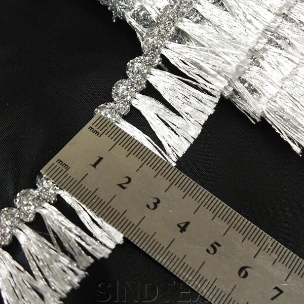 бахрома с кисточками