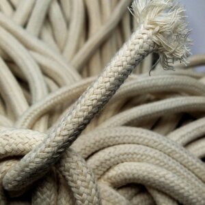 Бежевий шнур круглий плетений 1 см (хб) бавовна