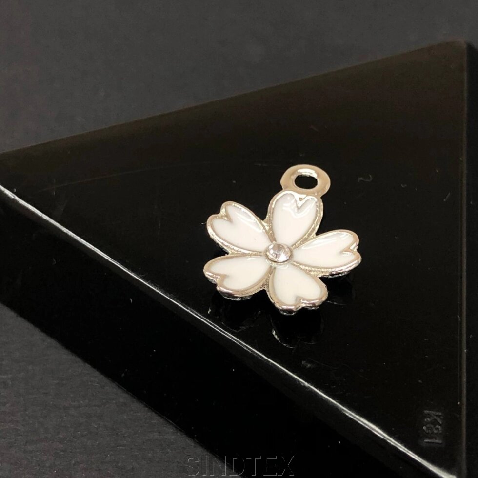 Підвіска "Біла квітка" 14х17 мм, колір Сталь від компанії SINDTEX - фото 1