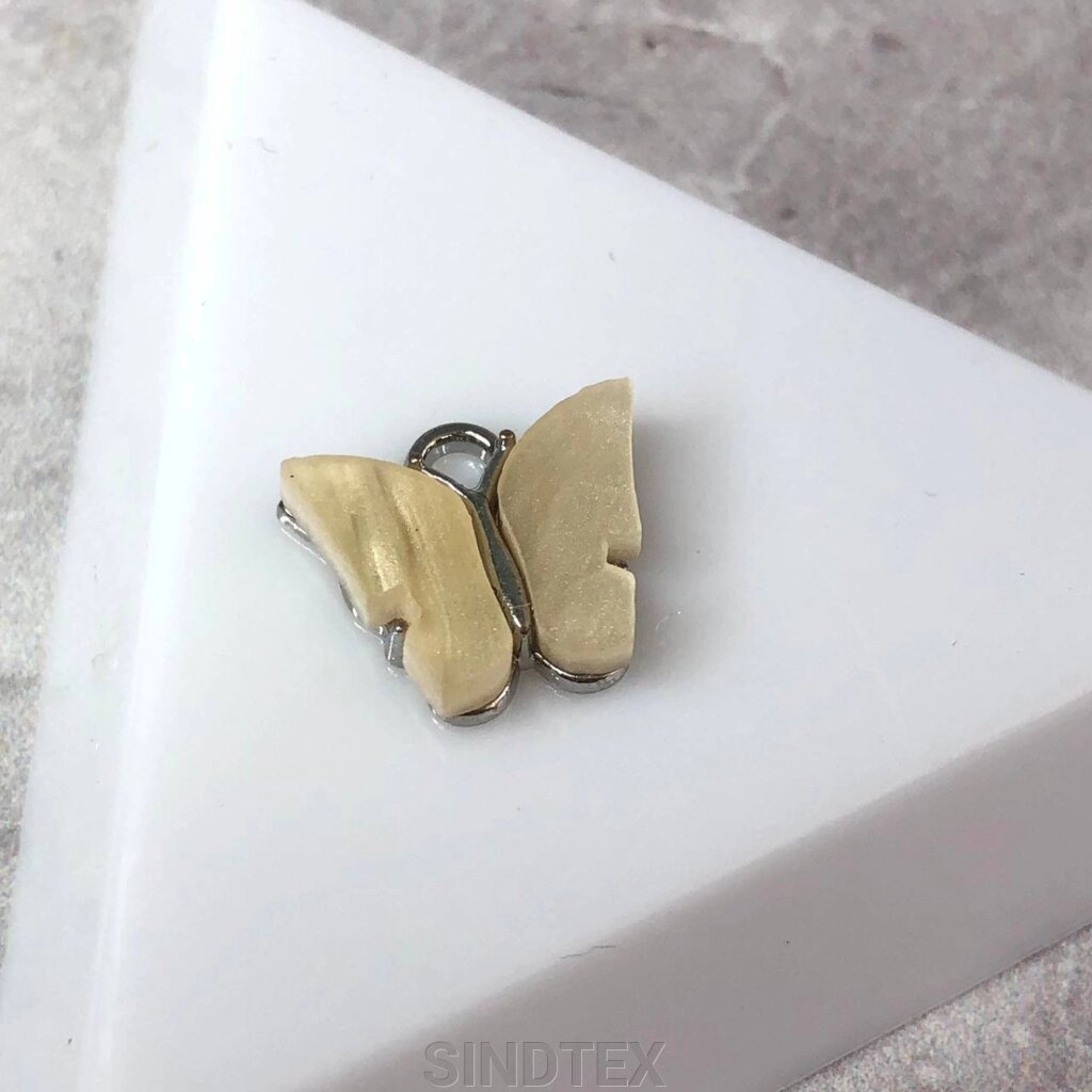 Підвіска "Метелик з перламутром" 14 мм, - бежевий у сріблі від компанії SINDTEX - фото 1