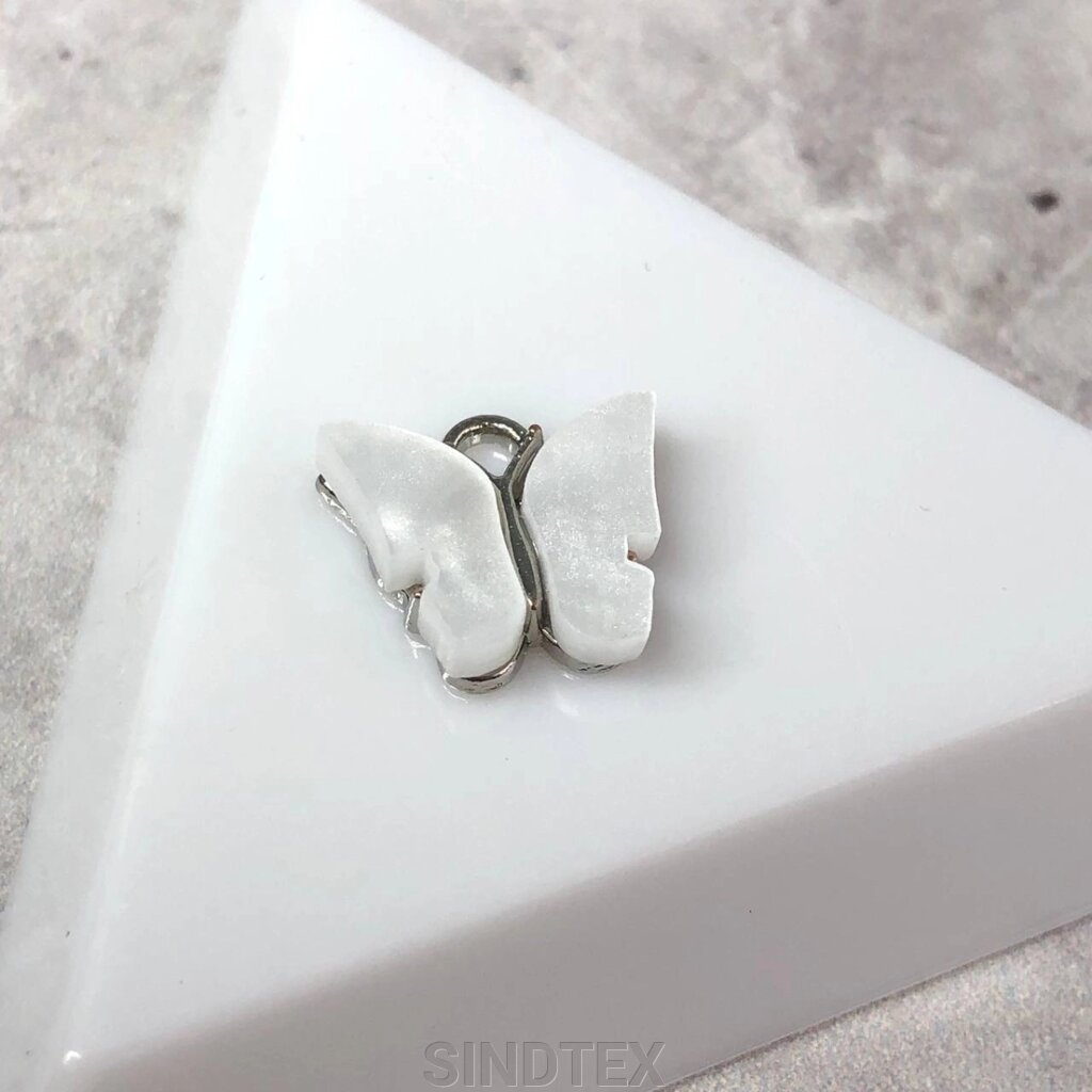 Підвіска "Метелик з перламутром" 14 мм, - біла з сріблом від компанії SINDTEX - фото 1