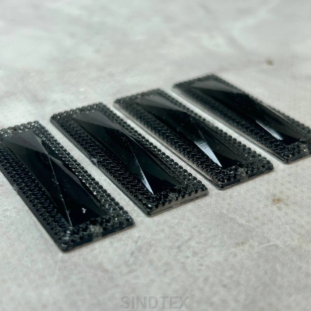 Стрази акрилові пришивні планка 15х45 мм, чорна прозора пірамідка від компанії SINDTEX - фото 1