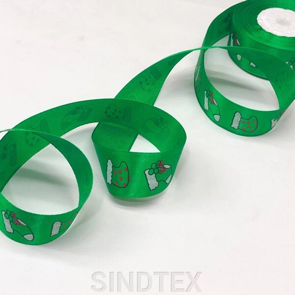 Стрічка атласна 2,5см із новорічним малюнком - зелена 23м від компанії SINDTEX - фото 1