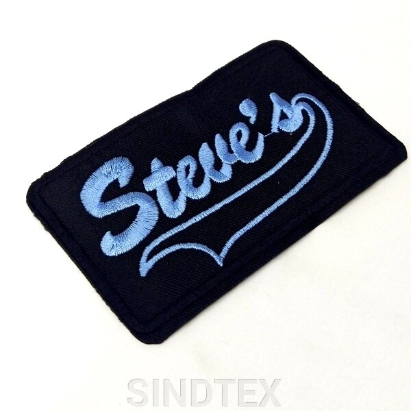 Термонаклейка-нашивка Steve`s-1, 6х10см блакитний напис від компанії SINDTEX - фото 1