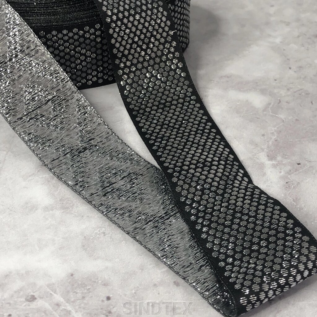 Тесьма з українським орнаментом 33 мм - чорна зі сріблом від компанії SINDTEX - фото 1