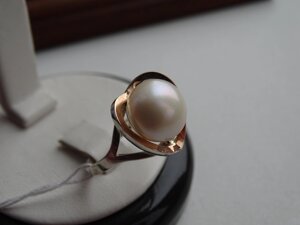 Кільце срібне з золотою вставкою і культивованими перлами