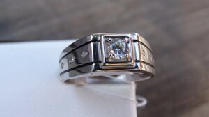 Чоловічий перстень Печатка срібна з білим каменем розмір 21.5