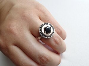 Жіноче срібний перстень з чорним каменем і золотою вставкою 17.5 розмір Можливе замовлення будь-якого розміру