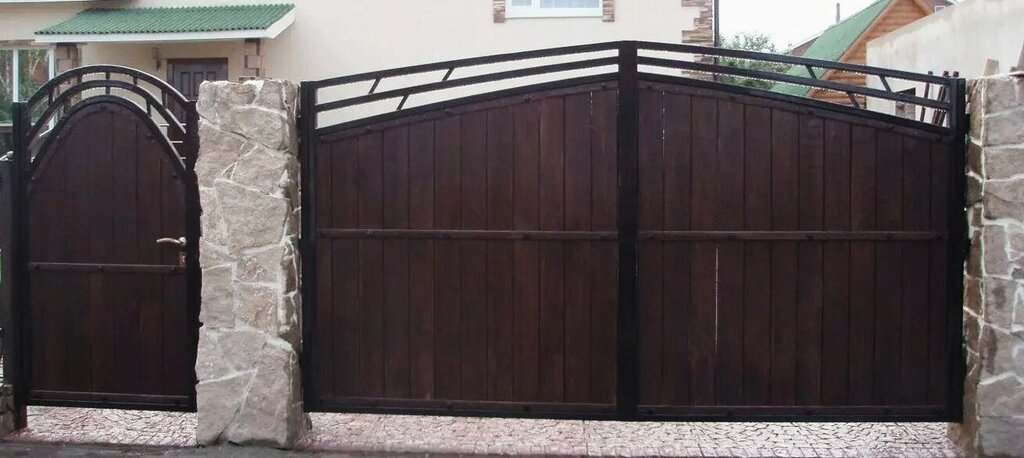 Дерев'яні ворота для дому "Модерн" від компанії Столярна майстерня Гюмрі - фото 1