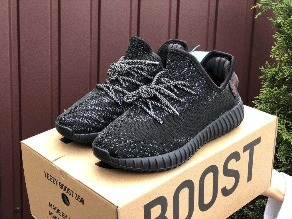 Акція! Adidas Yeezy Boost 350 v2 ЧОРНІ + рефлективні шнурки унісекс від компанії Premium - фото 1