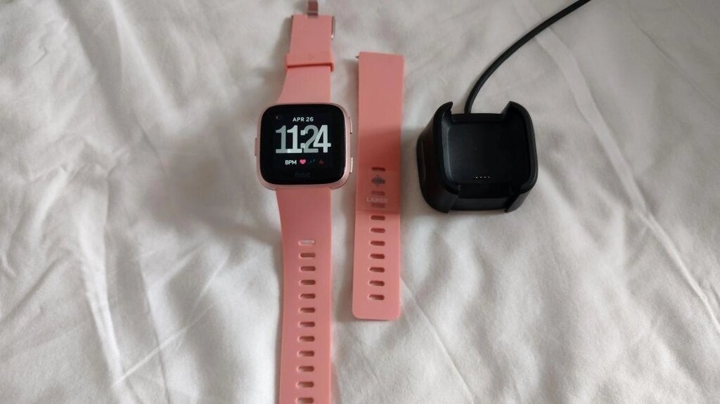 Fitbit Versa pink розумний годинник пульсометр крокомір браслет смарт від компанії Premium - фото 1