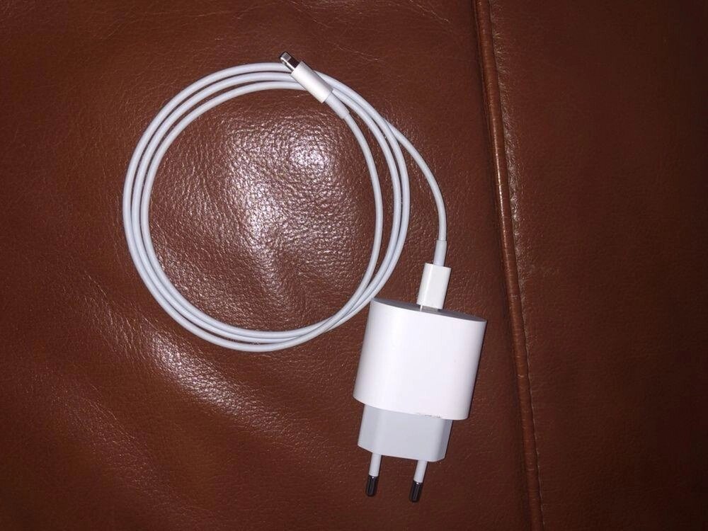 Kit iphone 18 Watt Зарядка оригінальний кабель OEM 20W та блок {1}} від компанії Premium - фото 1