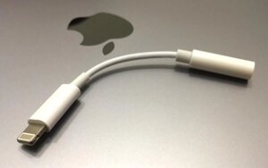 Перехідник для айфон AUX iPhone 7/Plus на навушники 3,5 мм LIGHTNING