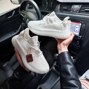 Жіночі кросівки Adidas YEEZY BOOST 350 білі Жіночі кросівки білі