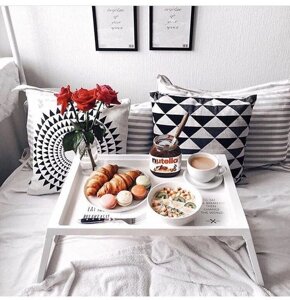 Таці-столики для сніданків у ліжко. У білому кольорі. ІКЕА.