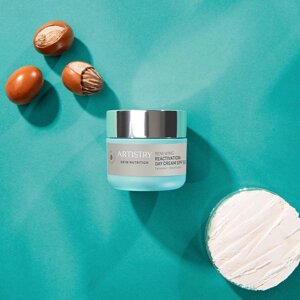 Artistry Skin Nutrition Відновлюючий денний крем з ефектом реактивації та SPF 30