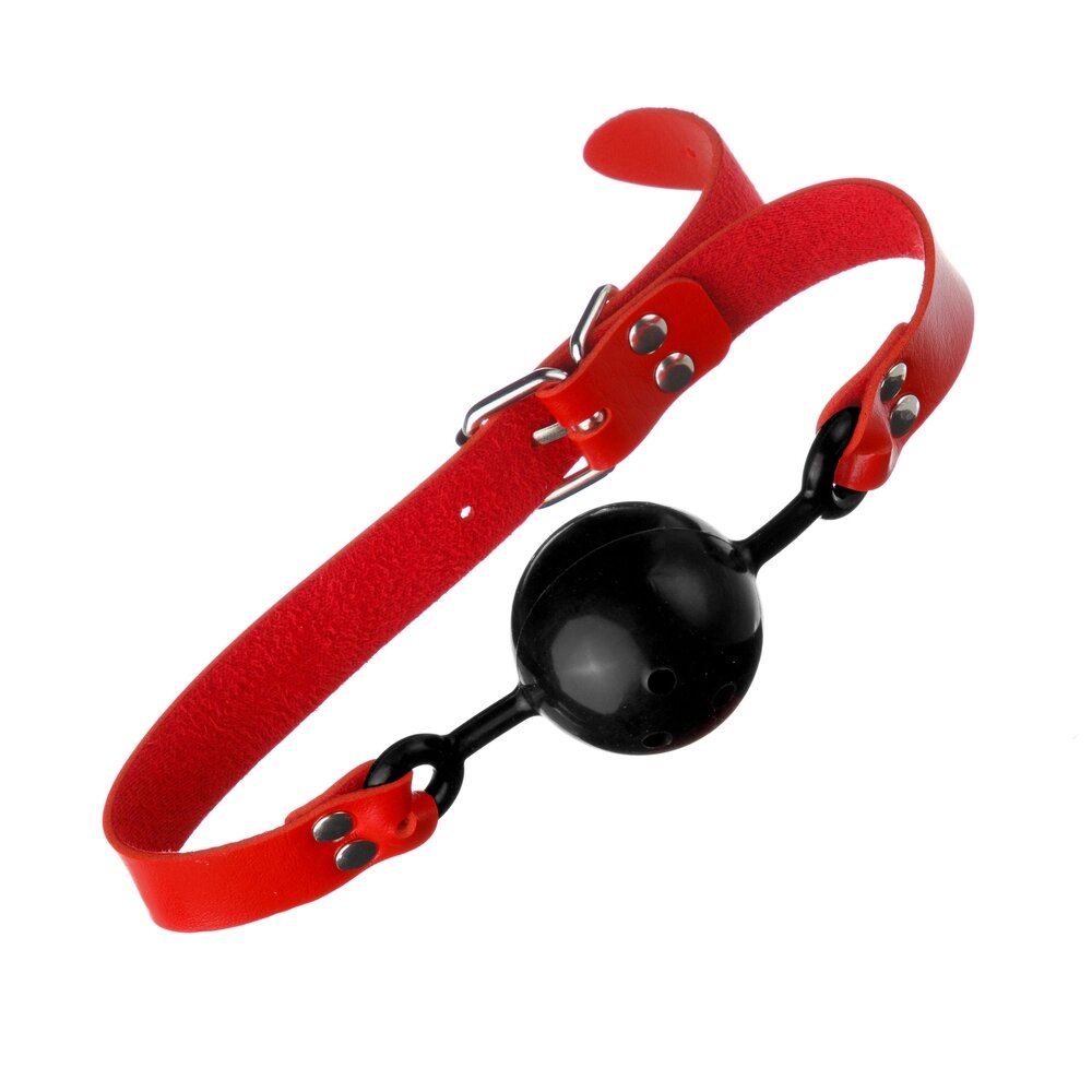 Кляп кулька DS Fetish, чорний на червоному ремінці від компанії Інтернет магазин Персик - фото 1