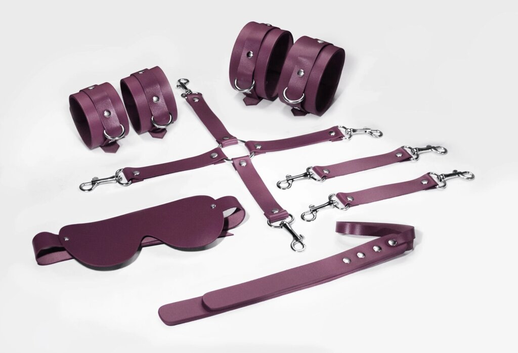 Набір Feral Feelings BDSM Kit 5 Burgundy, наручники, поножі, коннектор, маска, паддл від компанії Інтернет магазин Персик - фото 1