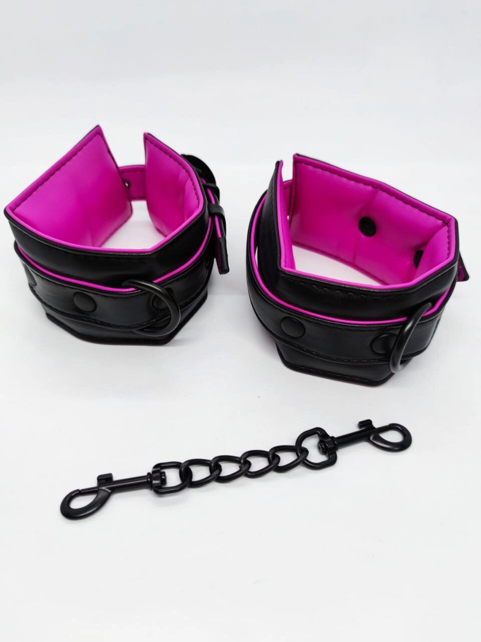 Наручники DS Fetish наручники Чорно-рожевий від компанії Інтернет магазин Персик - фото 1