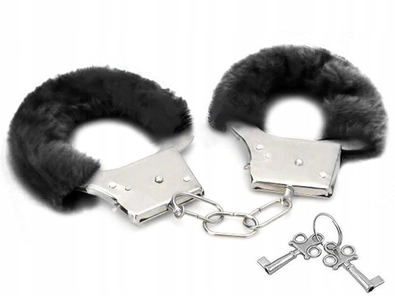 Наручники з хутром Fur Love Cuffs, Black від компанії Інтернет магазин Персик - фото 1