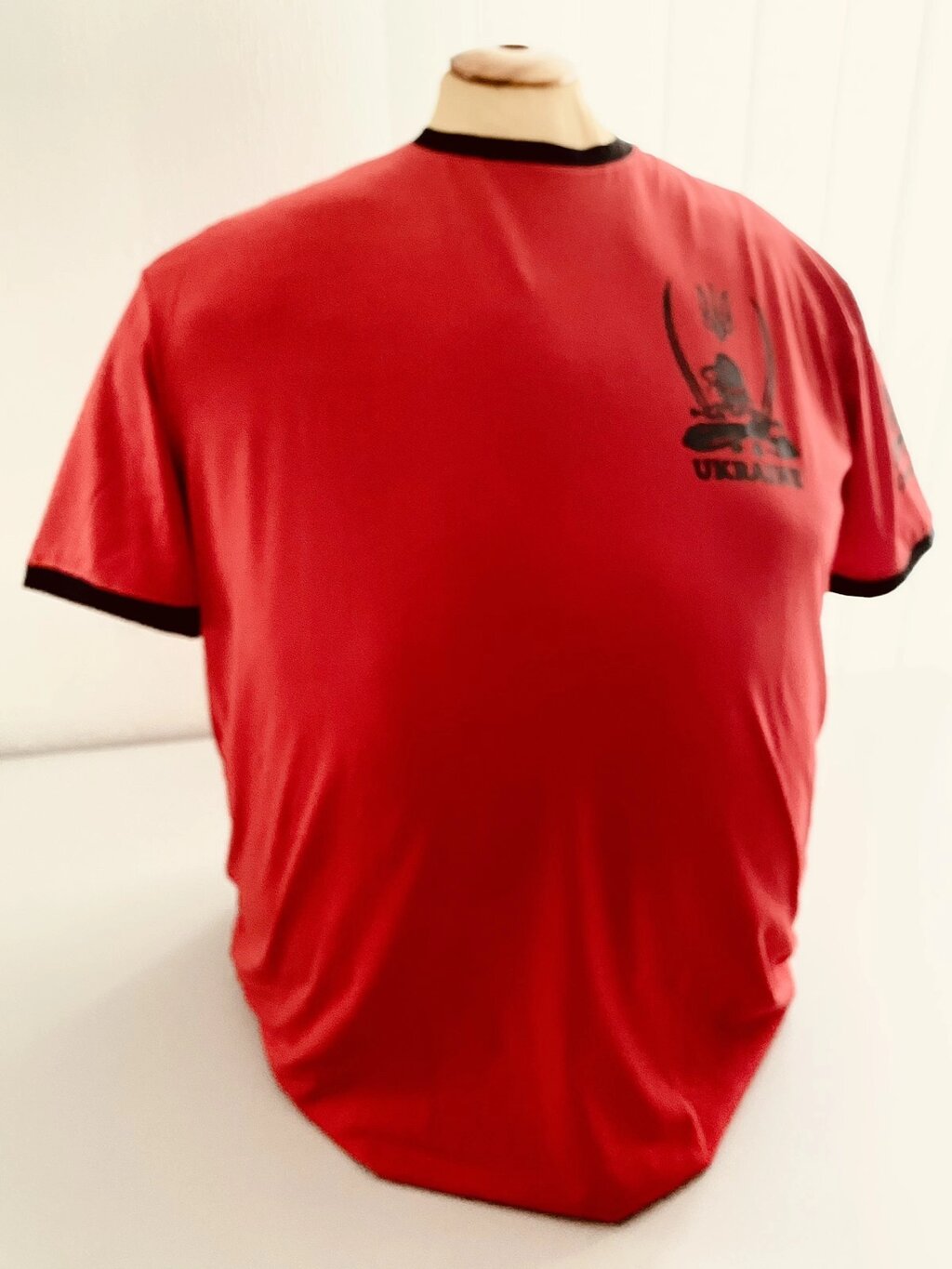 Червона чоловіча футболка великого розміру від компанії Чоловічий одяг великих розмірів - фото 1