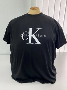 Чоловіча чорна футболка великого розміру з принтом "C K"