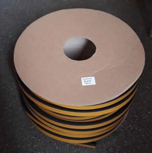 Самоклеючий гумовий ущільнювач профіль D 21х15 (50м) чорний, одинарний