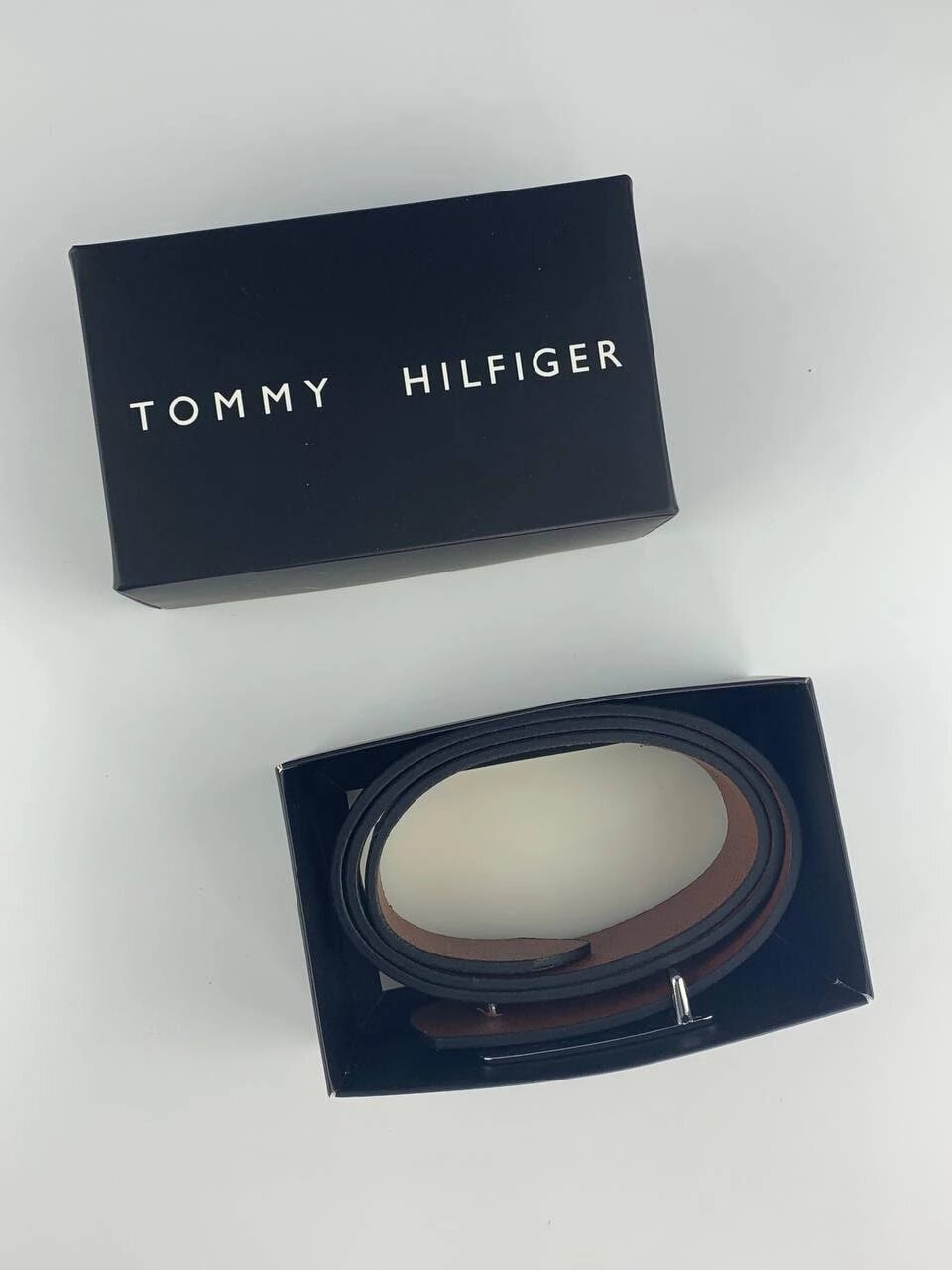 Чоловічий ремінь пояс Tommy Hilfiger Томмі Хілфігер застібка гвоздик брендовий у подарунковій коробці від компанії Інтернет магазин Cho-po-chem - фото 1