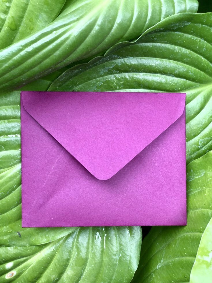 Щільний крафт конверт міні для пластикової карти лиловая орхідея - опт