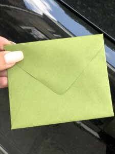 Щільний крафт конверт для пластикової карти оливка
