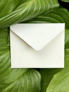 Щільний крафт конверт міні для пластикової карти айвори