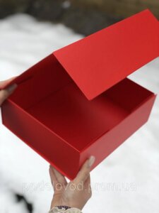 Подарункова коробка червона на магніті 22х15,5х8,5см