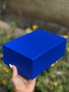 Подарункова коробка синя на магніті мала 19х16х9см