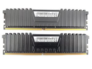 Комплект оперативної пам'яті Corsair Vengeance LPX Black DDR4 32 Gb (2*16Gb) PC4-3000 (CMK32GX4M2B3000C15W) Б/У