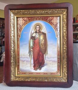Ікона Святий Архістратиг Михаїл в темному фігурному кіоті під склом, розмір кіота 5343, розмір сюжета 3040
