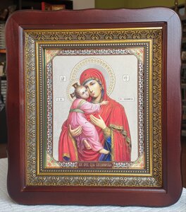 Ікона Володимирська Божа Матір в темному дерев'яному фігурному кіоті під склом, розмір кіота 26*23, сюжет15*18.