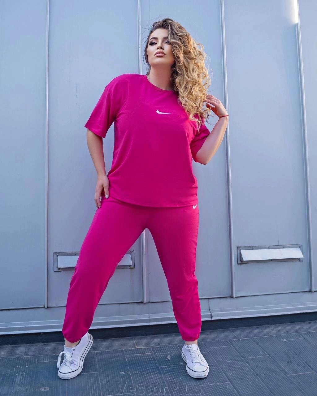 Женский спортивный костюм с футболкой цвет малина р. 54/56 452666 від компанії VectorPlus - фото 1