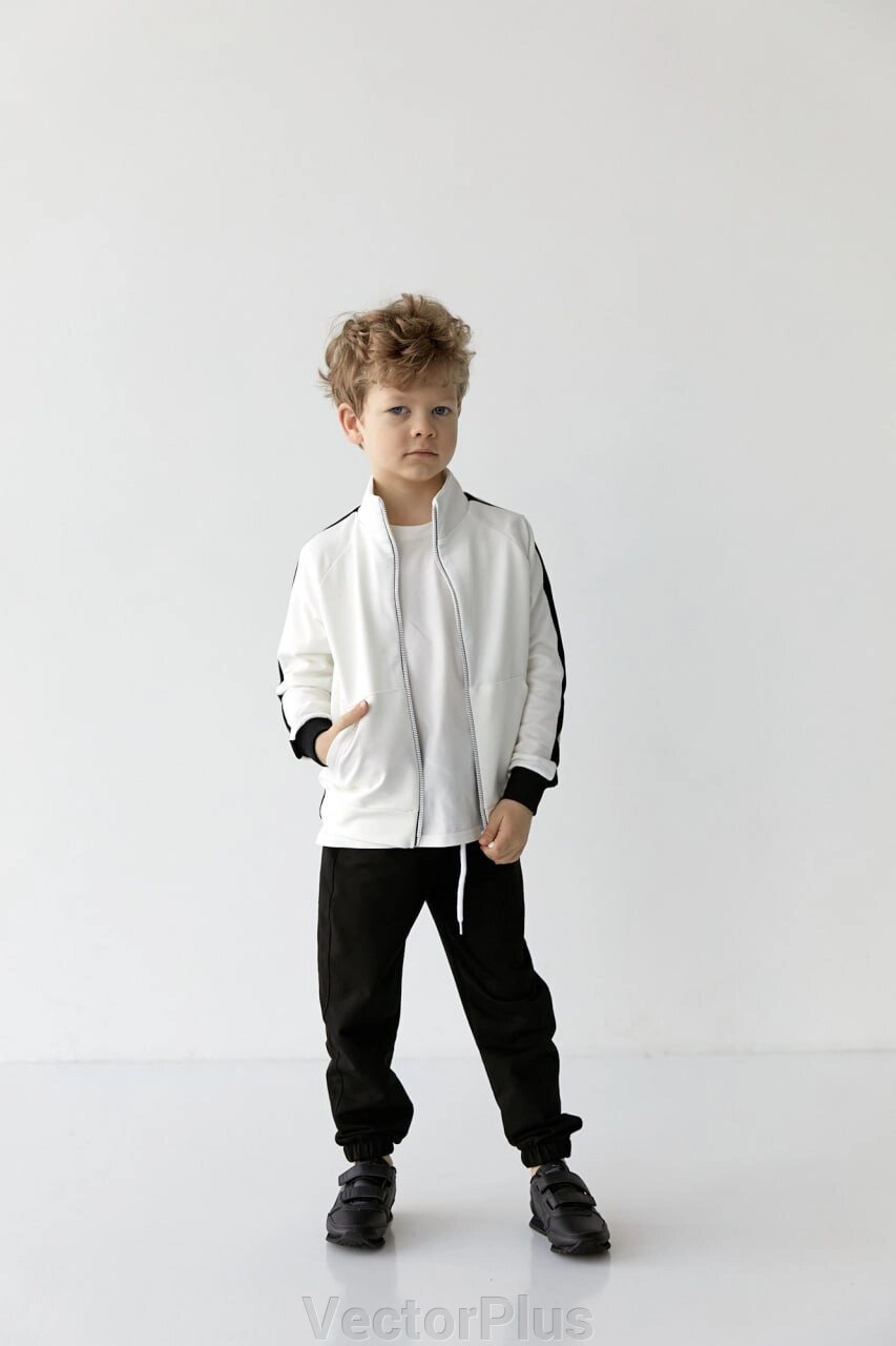 Спортивний костюм для хлопчика білого кольору з чорним 406589 від компанії VectorPlus - фото 1