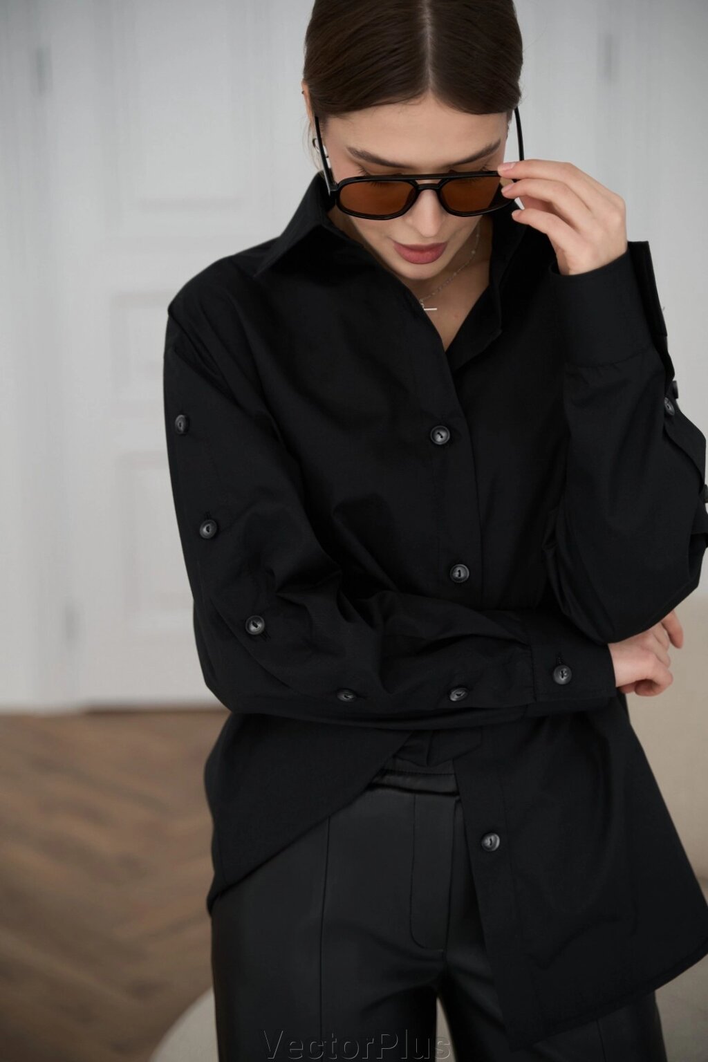 Жіноча класична сорочка з бавовни колір чорний. M/L 451480 від компанії VectorPlus - фото 1