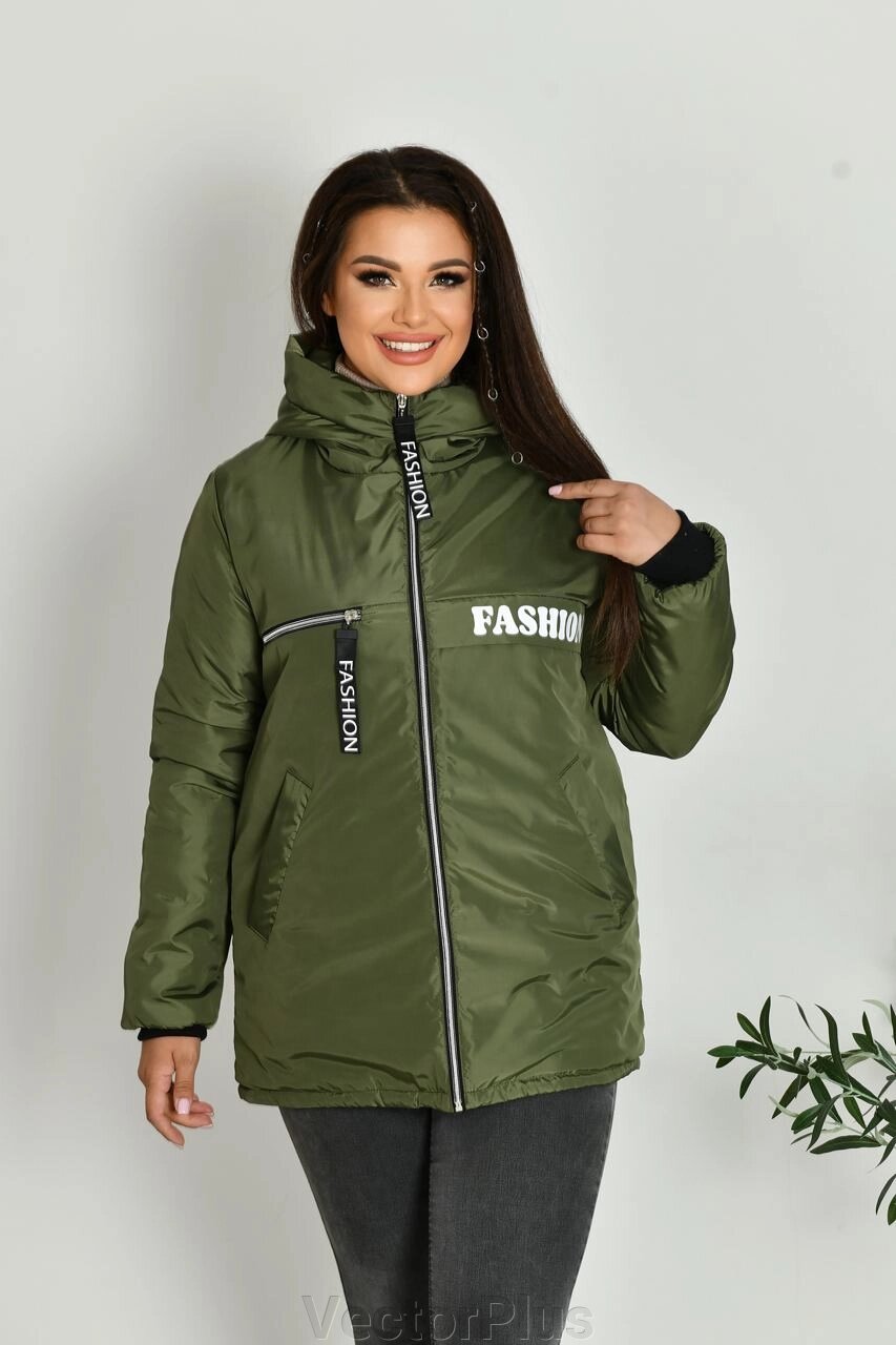 Жіноча коротка куртка колір хакі нар. 48/50 449636 від компанії VectorPlus - фото 1