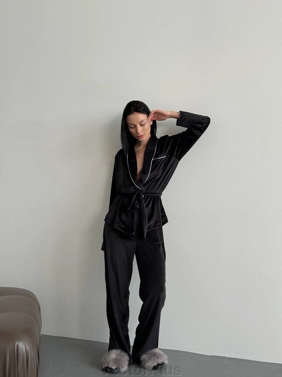 Жіноча піжама двійка плюш велюр колір чорний. 42/44 452516 від компанії VectorPlus - фото 1