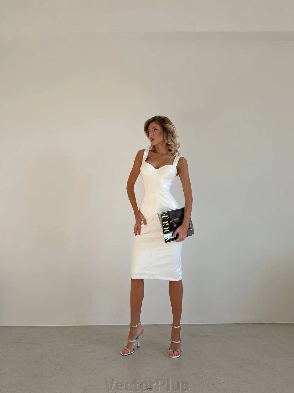 Жіноча сукня з еко шкіри колір білий нар. 42/44 448404 від компанії VectorPlus - фото 1
