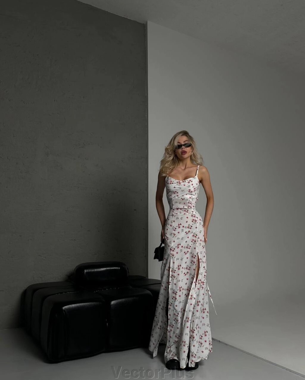 Жіноче максі сукня із софту колір білий р. 42/44 453157 від компанії VectorPlus - фото 1