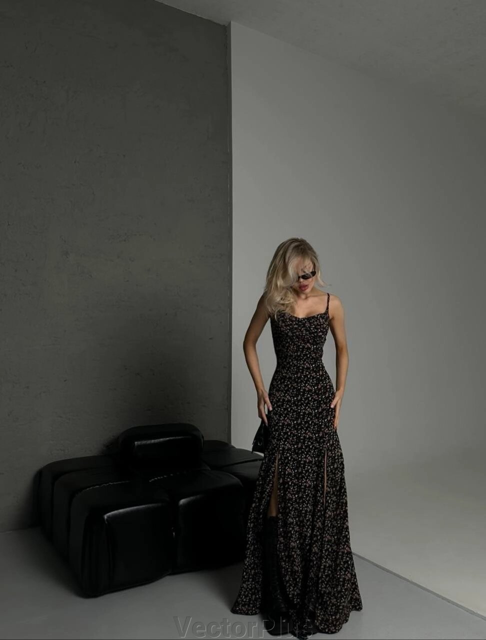 Жіноче максі сукня із софту колір чорний р. 42/44 453158 від компанії VectorPlus - фото 1