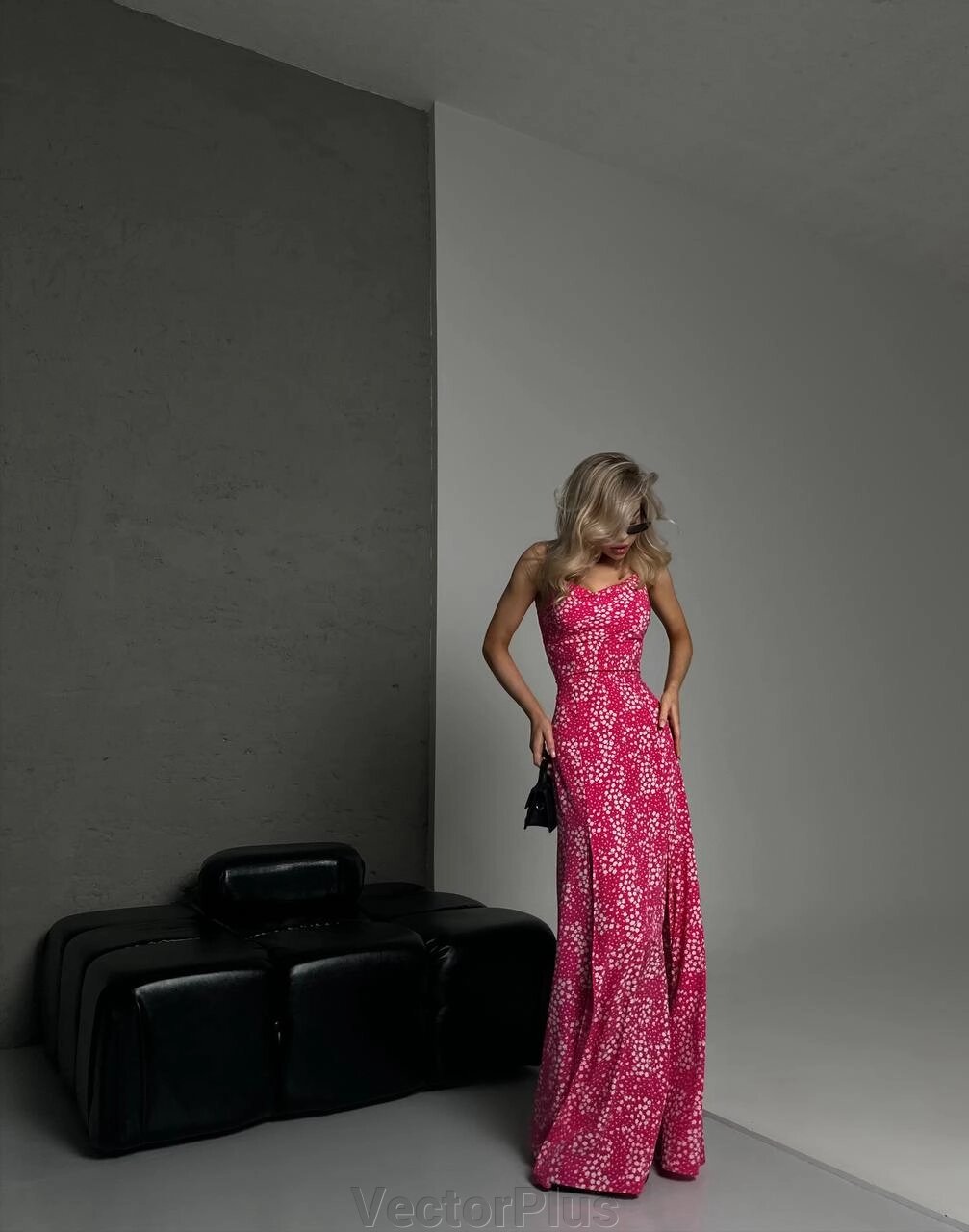 Жіноче максі сукня із софту колір рожевий р. 42/44 453159 від компанії VectorPlus - фото 1