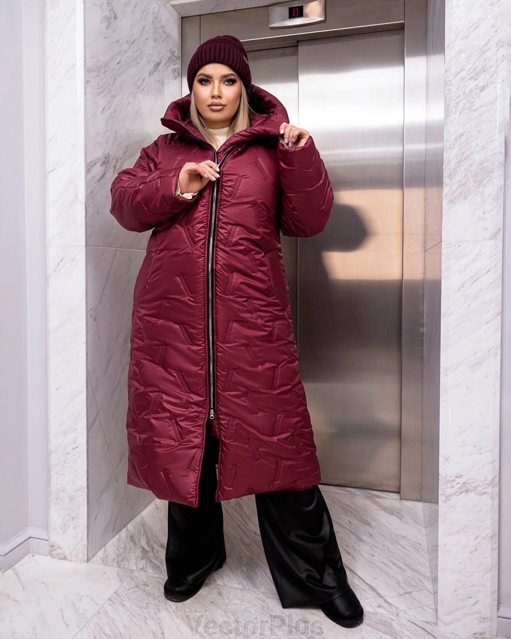 Жіноче стьобане тепле пальто колір бордовий р. 50/52 448460 від компанії VectorPlus - фото 1