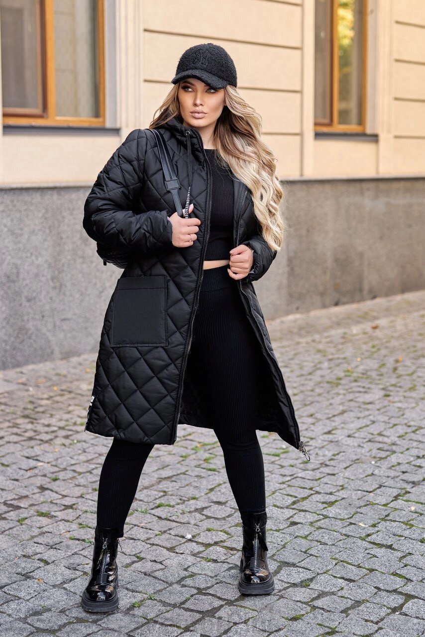 Жіноче тепле пальто із плащівки чорного кольору, малюнок ромб 384544 від компанії VectorPlus - фото 1