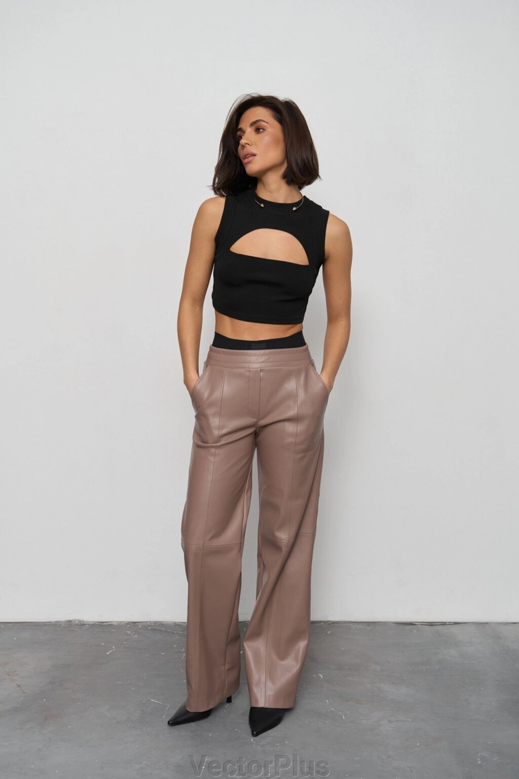 Жіночі штани палаццо з еко шкіри колір капучіно нар. L 450870 від компанії VectorPlus - фото 1