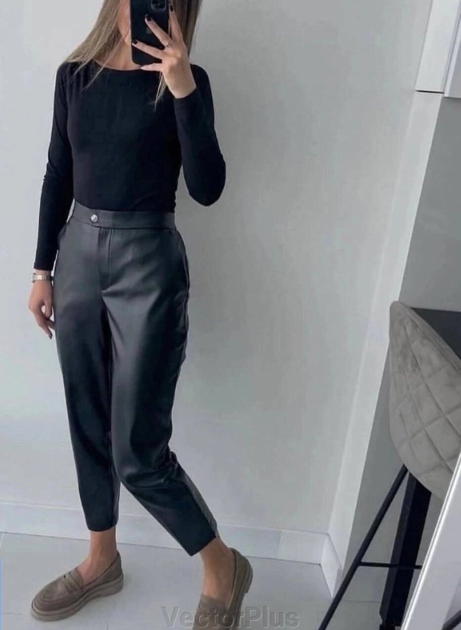 Жіночі штани з еко шкіри колір чорний нар. 42/44 447363 від компанії VectorPlus - фото 1