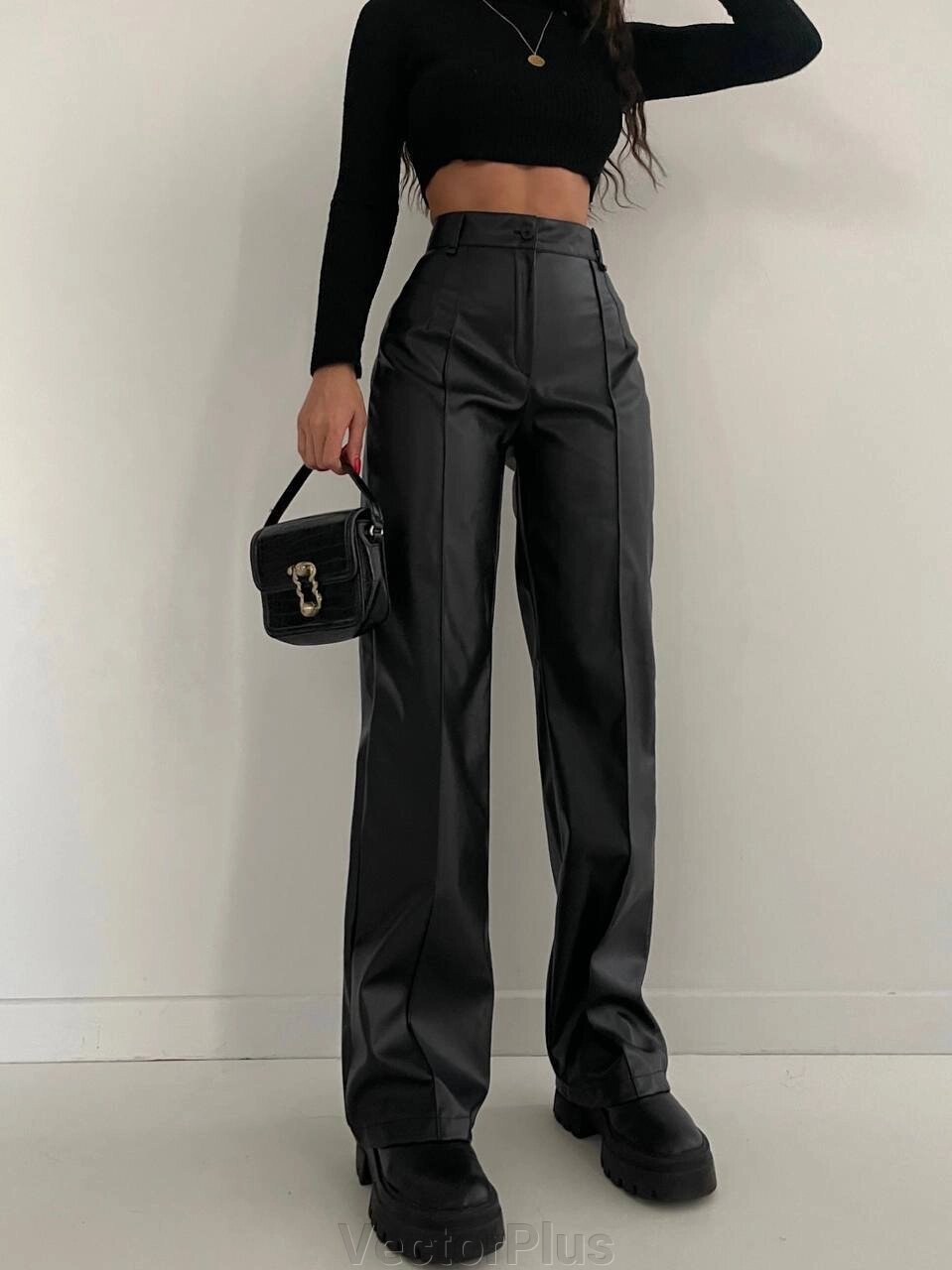 Жіночі штани з еко шкіри на флісі колір чорний нар. 42/44 448204 від компанії VectorPlus - фото 1
